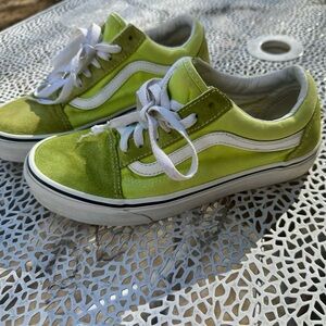 VANS two toned Green woman’s 7 Men 5.5 used.